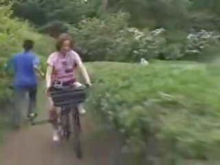 ญี่ปุ่น damsel masturbated ในขณะที่ ขึ้นขี่ a specially modified xxx ฟิล์ม bike!