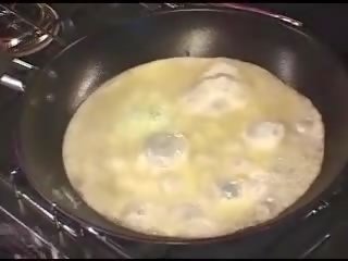 পরবর্তী জিনিস অধিকার পরে বুক্কা - scrambled eggs