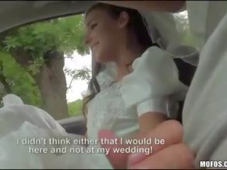 Amirah adara sisään bridal gown julkinen seksi elokuva