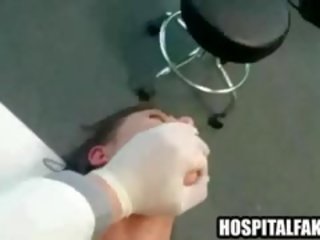Paciente consigue follada y cummed en por su medic