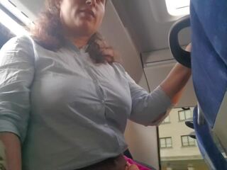 Voyeur seduce milf a suck&jerk suo manhood in autobus: amatoriale sporco video impresa. expressiagirl