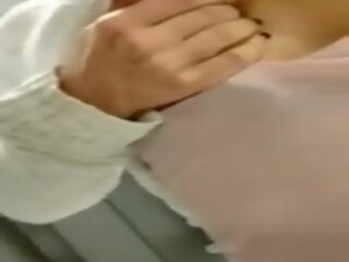 Muda wanita membantu susu dia teman, gratis payudara mengisap xxx video film da