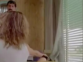 La ragazza dal pigiama giallo 1977 (threesome wellustig scène)