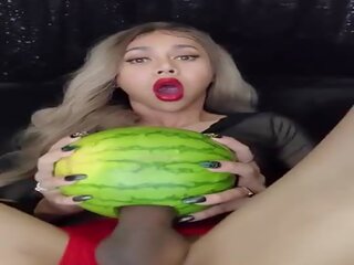 Longmint shkatërroj një watermelon me të saj monsterdick